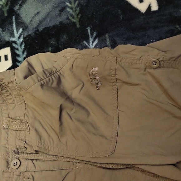 North Face Shorts (Size 6) - Picture 4 of 10